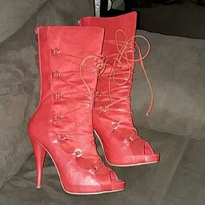 Red mid calf lenght open toes boots